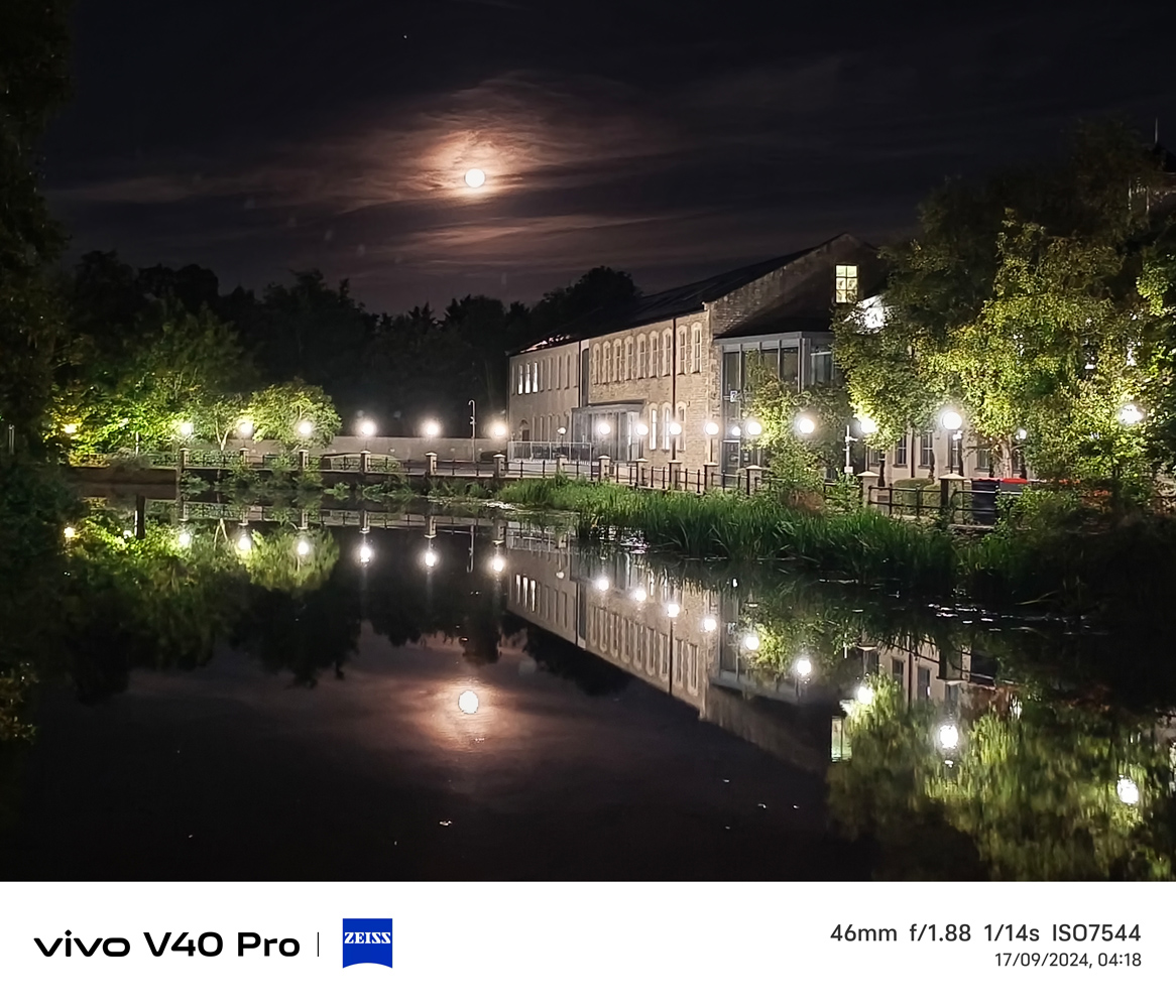 Vivo V40 Pro camera samples night river 2x