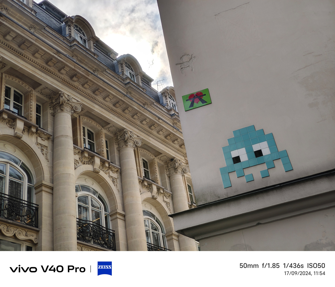 Vivo V40 Pro camera samples space invader 2x