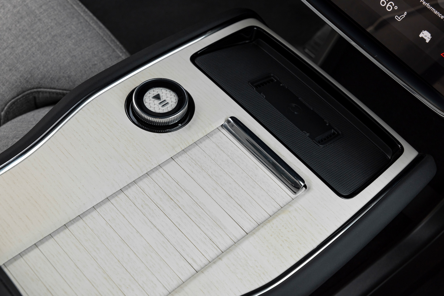 Volvo EX90 review centre console