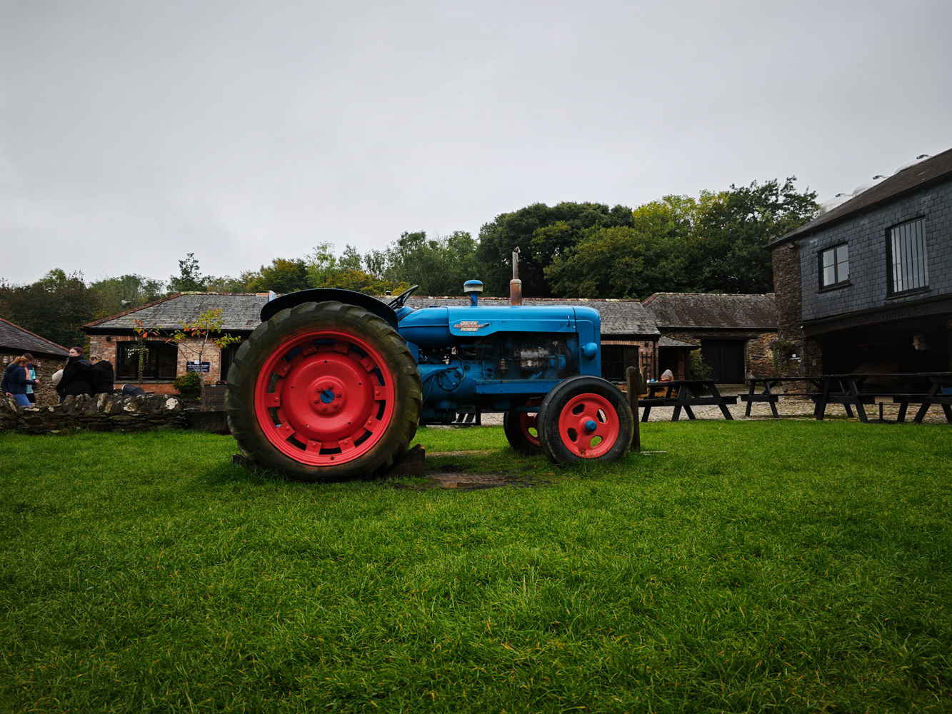 Xiaomi Mix Flip camera samples tractor