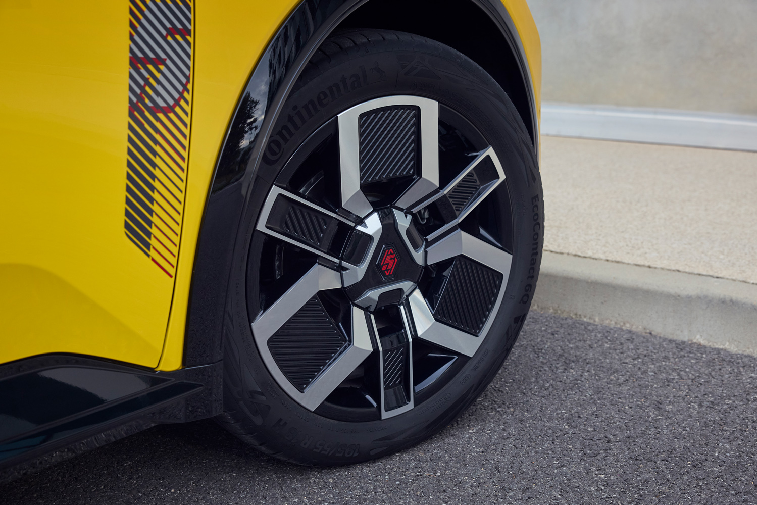 Renault 5 review alloy wheels