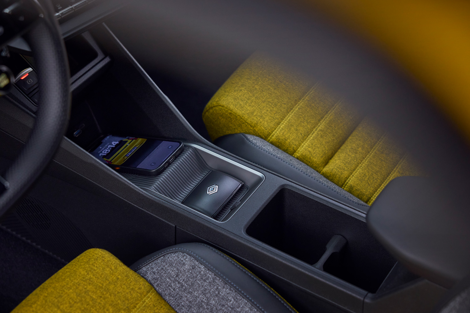 Renault 5 review centre console