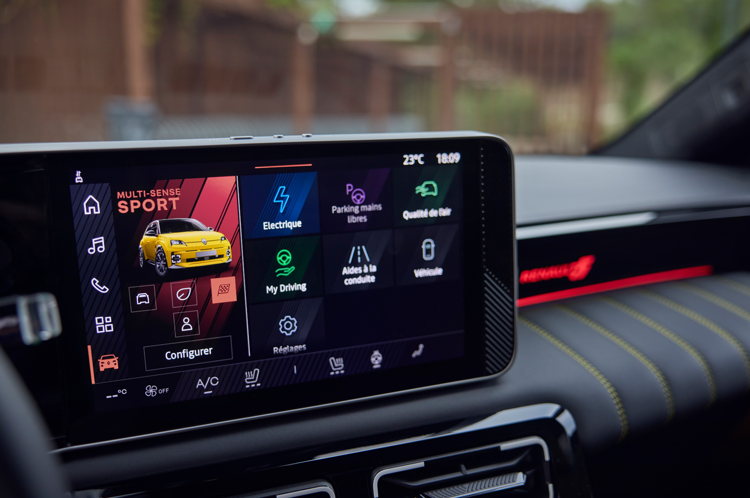 Renault 5 review infotainment