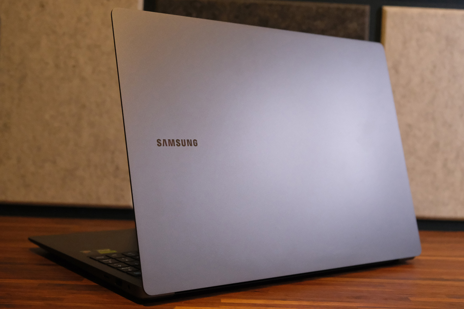 Samsung Galaxy Book4 Ultra review lid