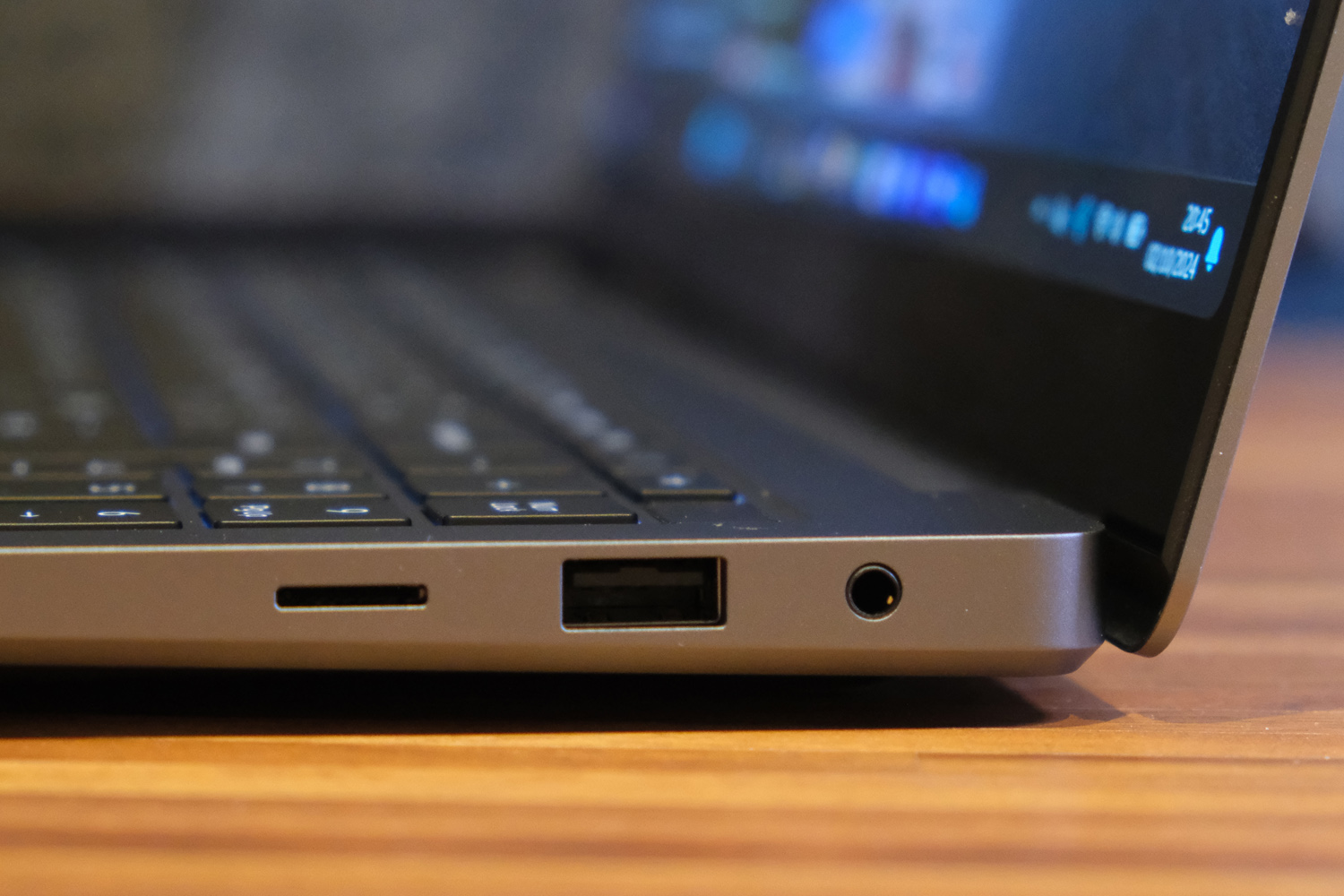 Samsung Galaxy Book4 Ultra review ports left