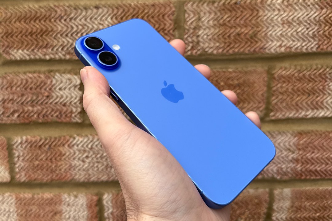 iPhone 16 ultramarine