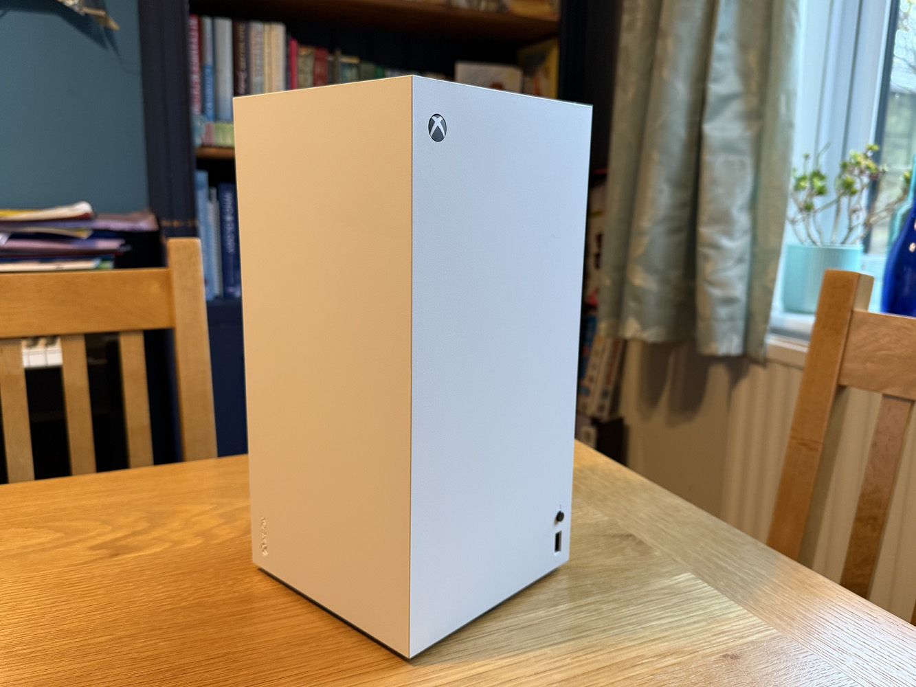 I’ve been playing with the discless white Xbox Series X – here’s what it looks like