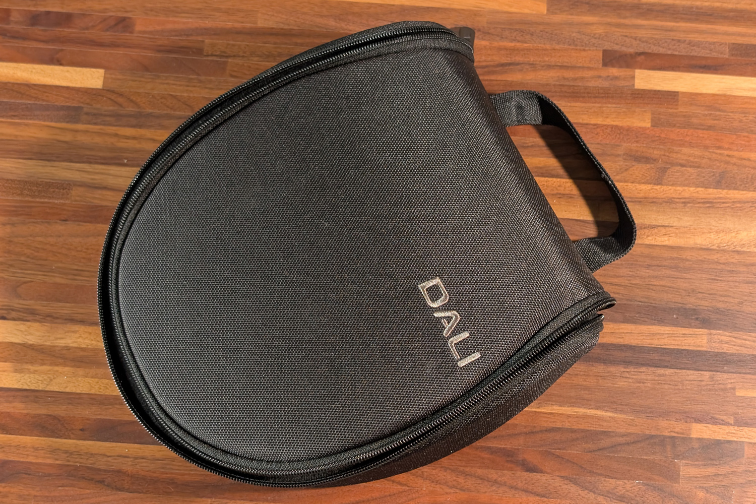 Dali IO-8 review case