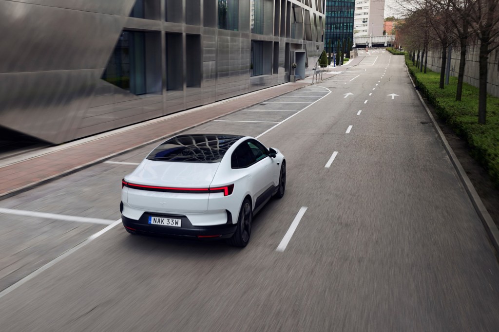 Polestar 4 review that follows the city's rear