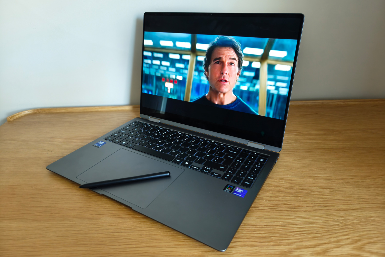 Samsung Galaxy Book5 Pro 360 review display 1