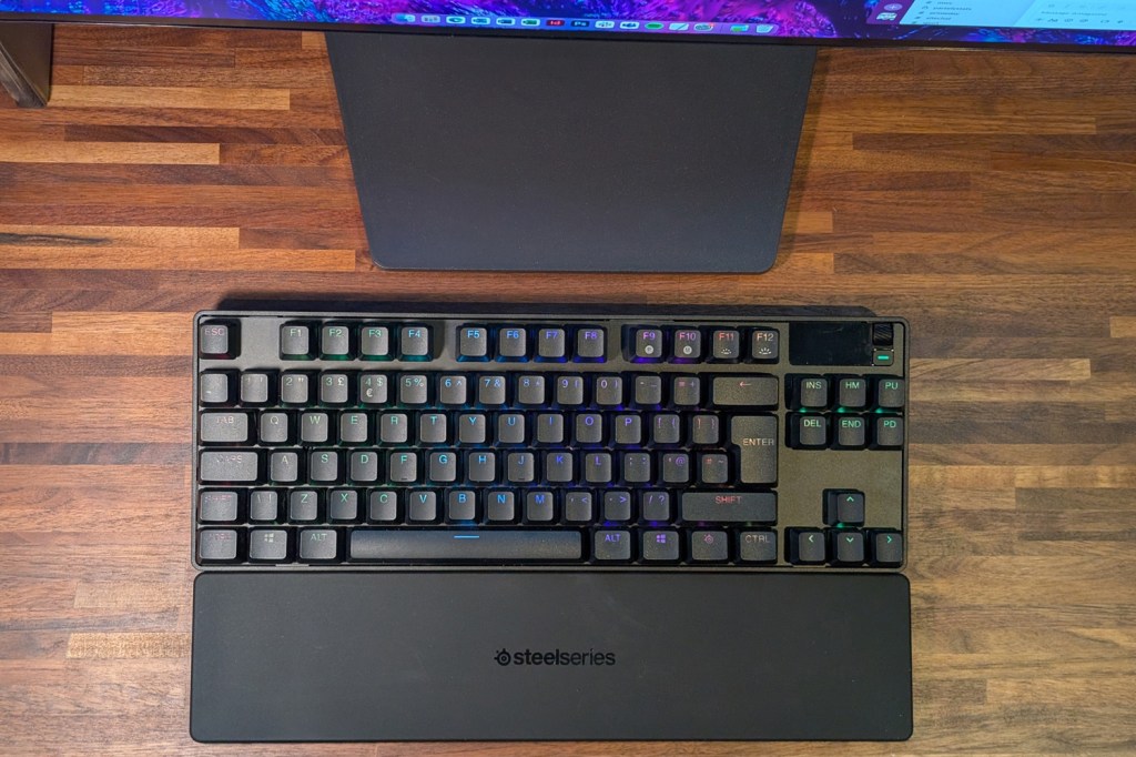 Steelseries Apex Pro Gen 3 review top down