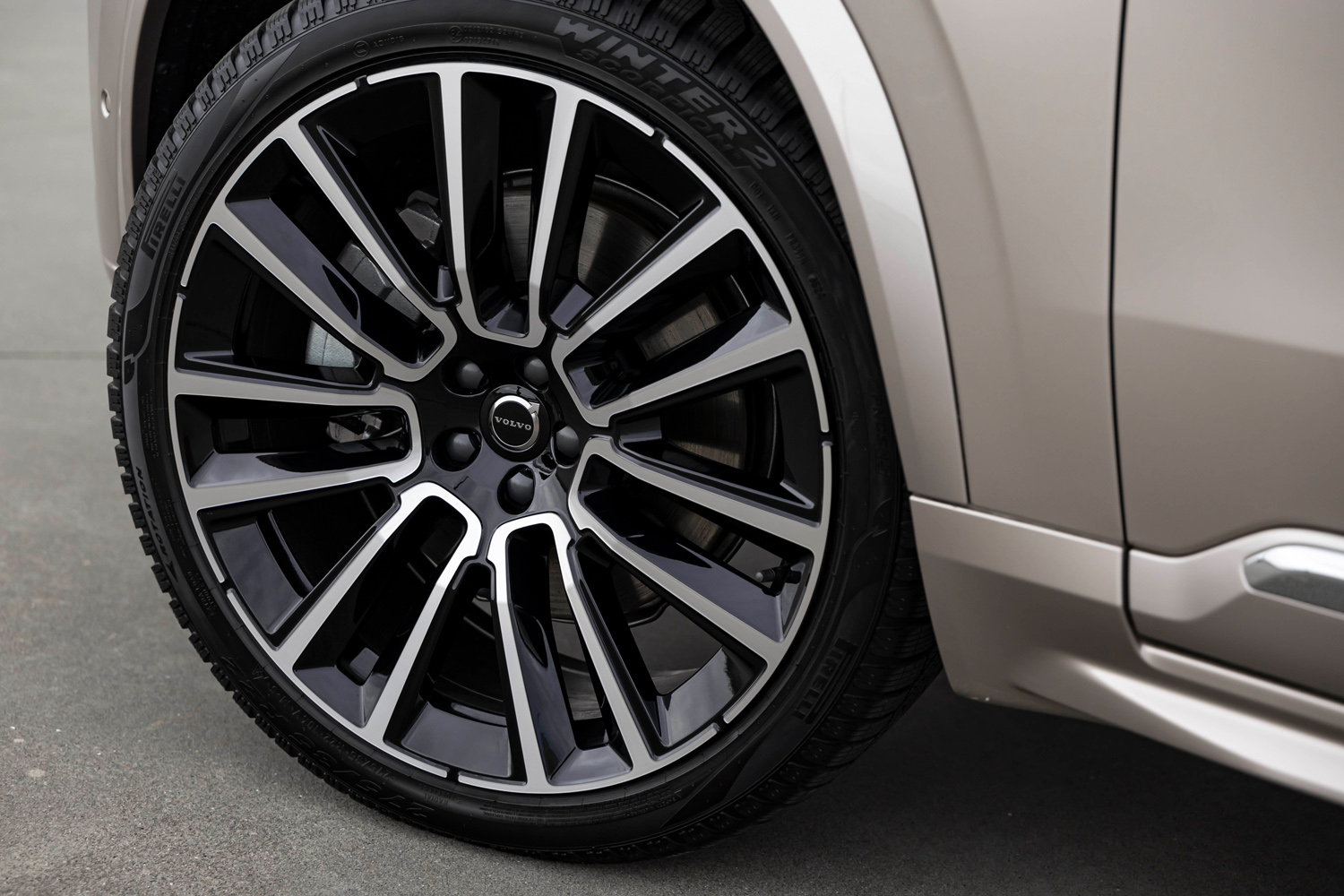 Volvo XC90 T8 review 2024 alloy wheels