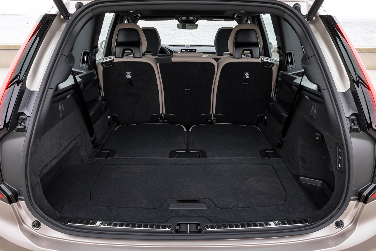 Volvo XC90 T8 review 2024 boot