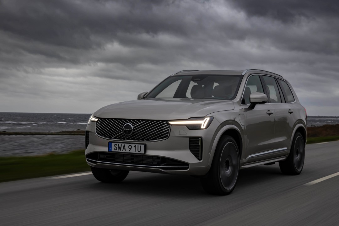 Volvo XC90 T8 review 2024 tracking front