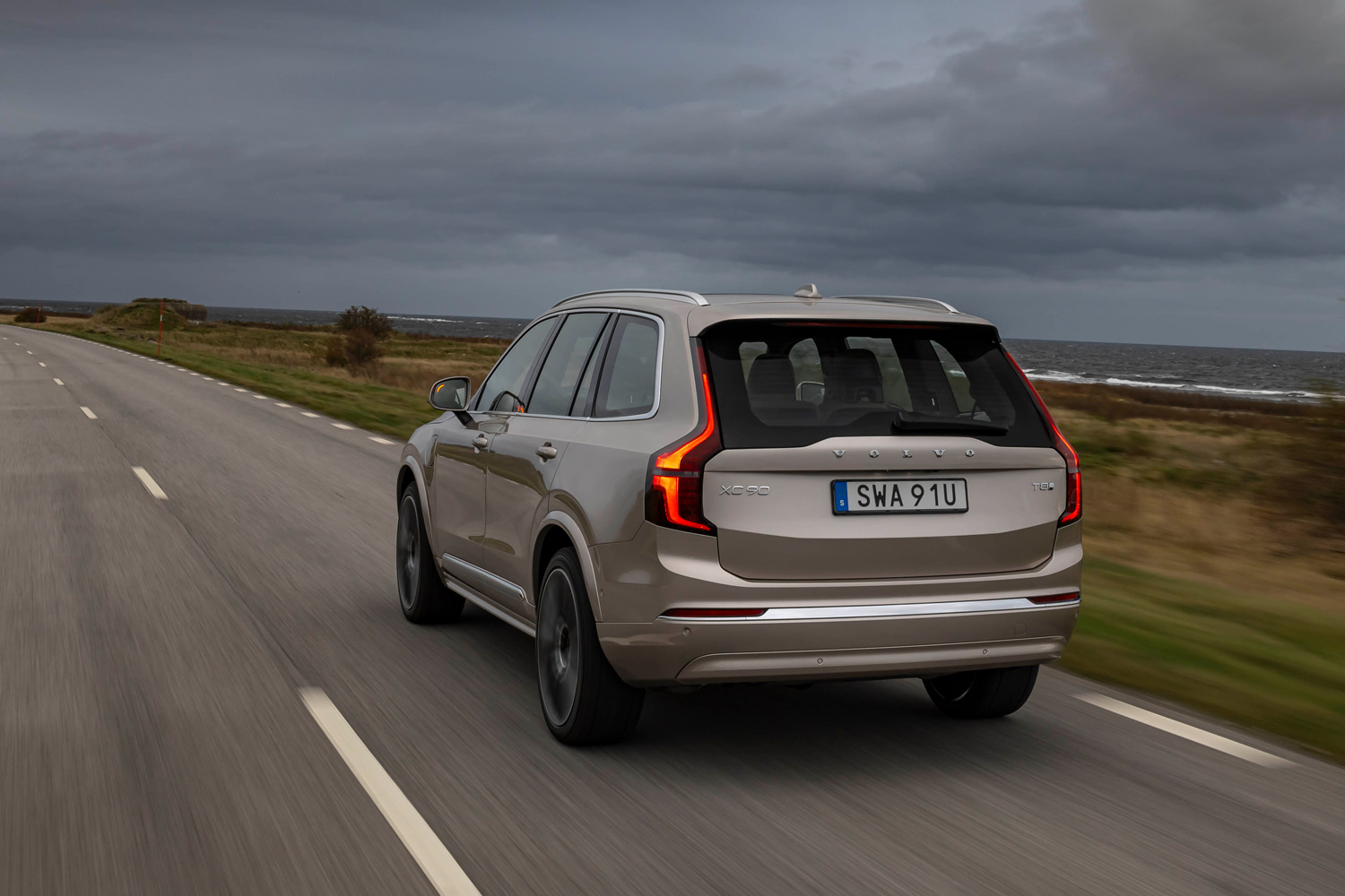 Volvo XC90 T8 review 2024 tracking rear