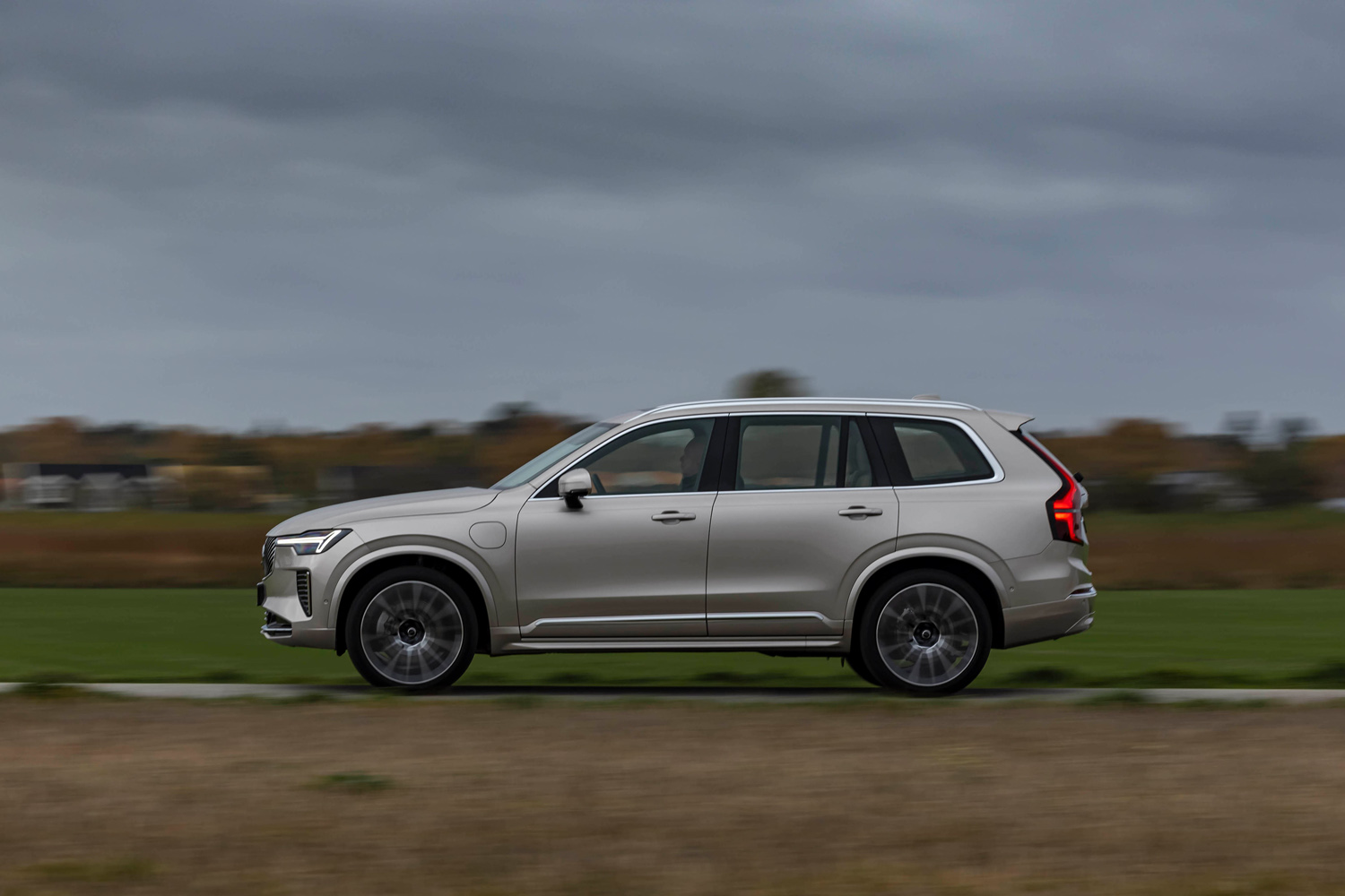 Volvo XC90 T8 review 2024 tracking side