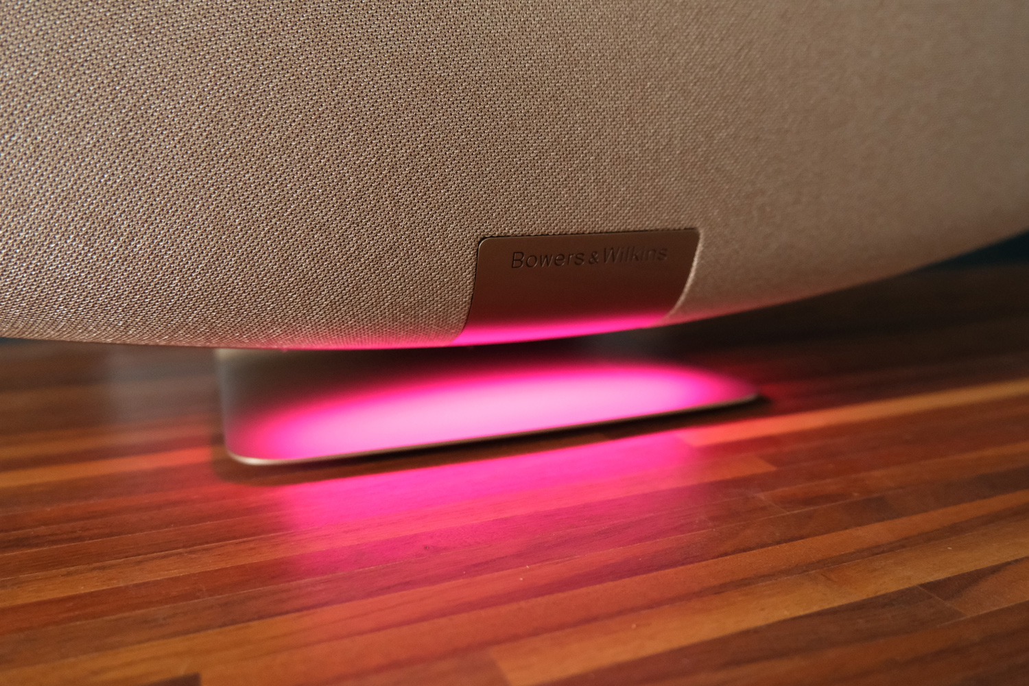 Bowers Wilkins Zeppelin Pro Edition review pink light