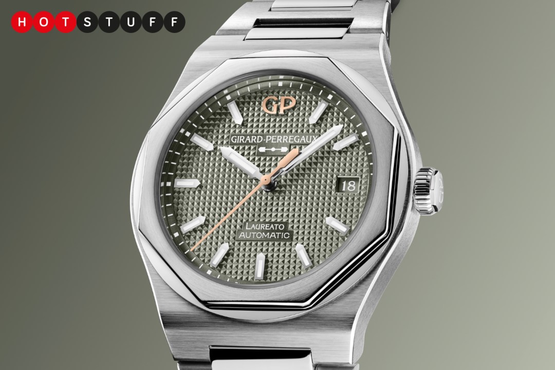 Girard-Perregaux Laureato 38 mm Sage Green on green background