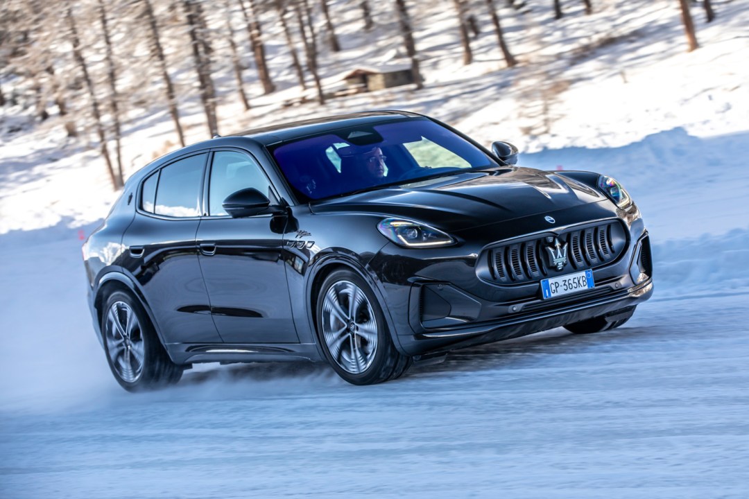 Maserati Grecale Folgore ice drive lead