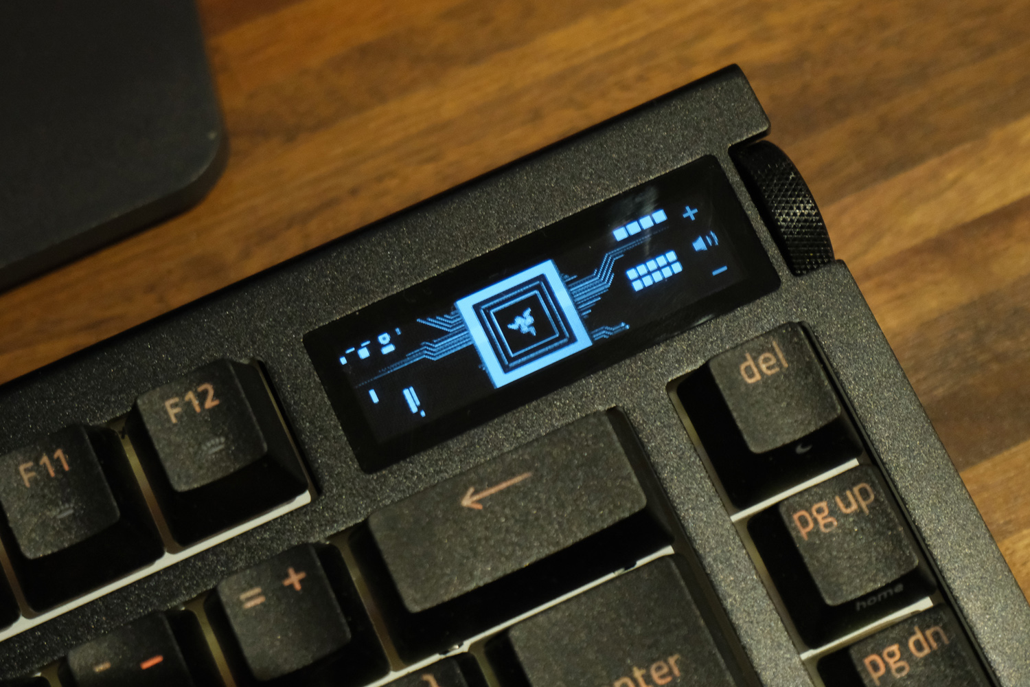 Razer Blackwidow V4 Pro 75 review OLED