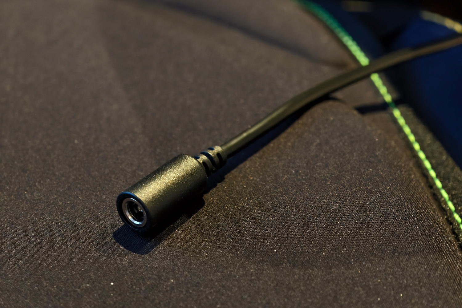 Razer Freyja review quick release cable