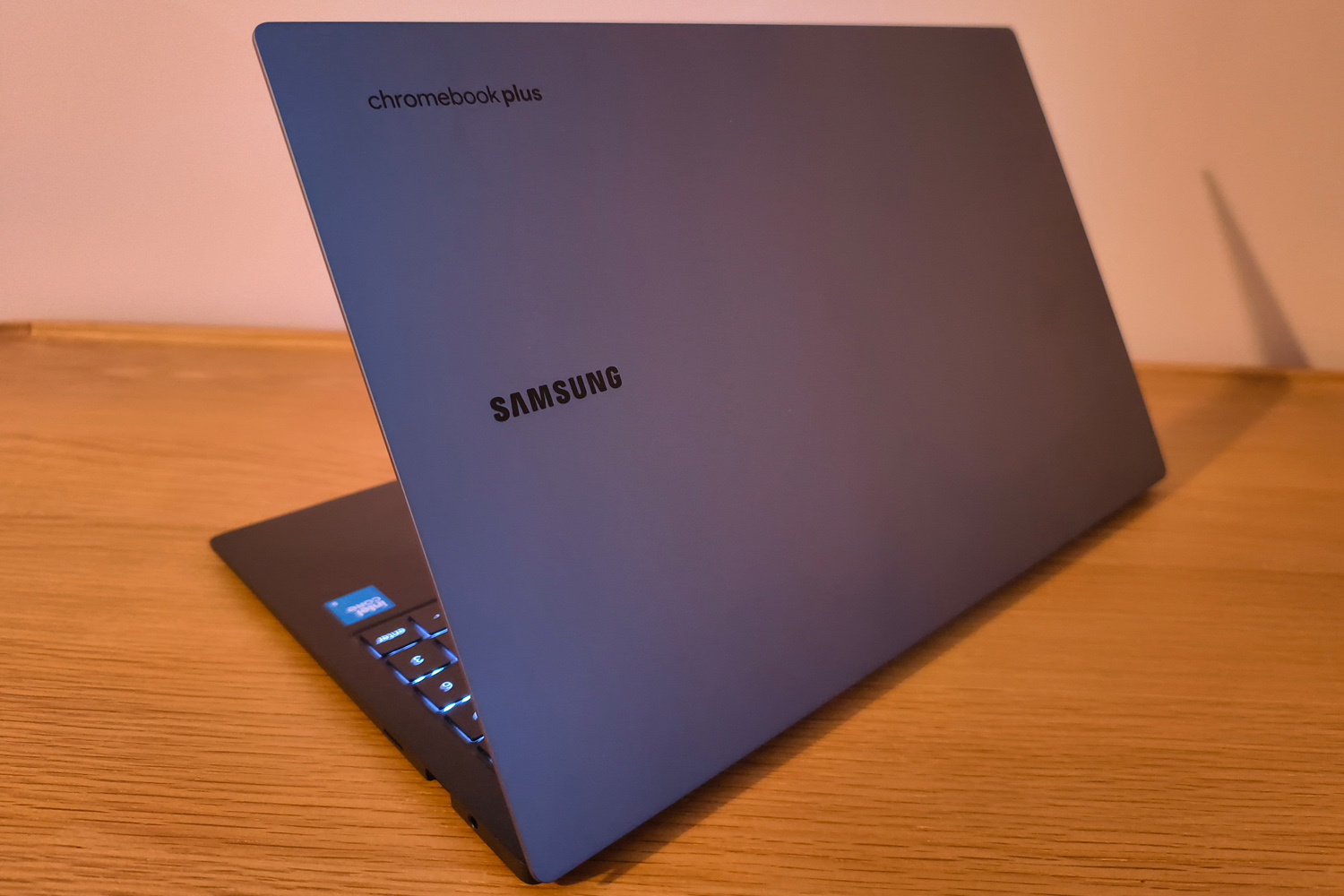 Samsung Galaxy Chromebook Plus review lid