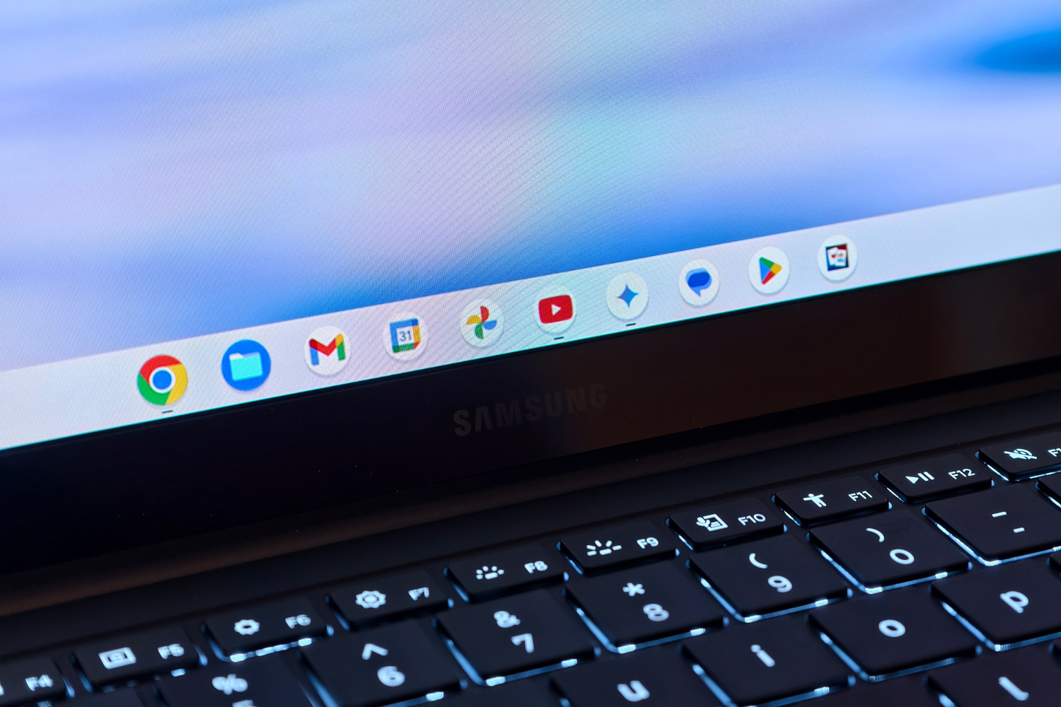 Samsung Galaxy Chromebook Plus review taskbar