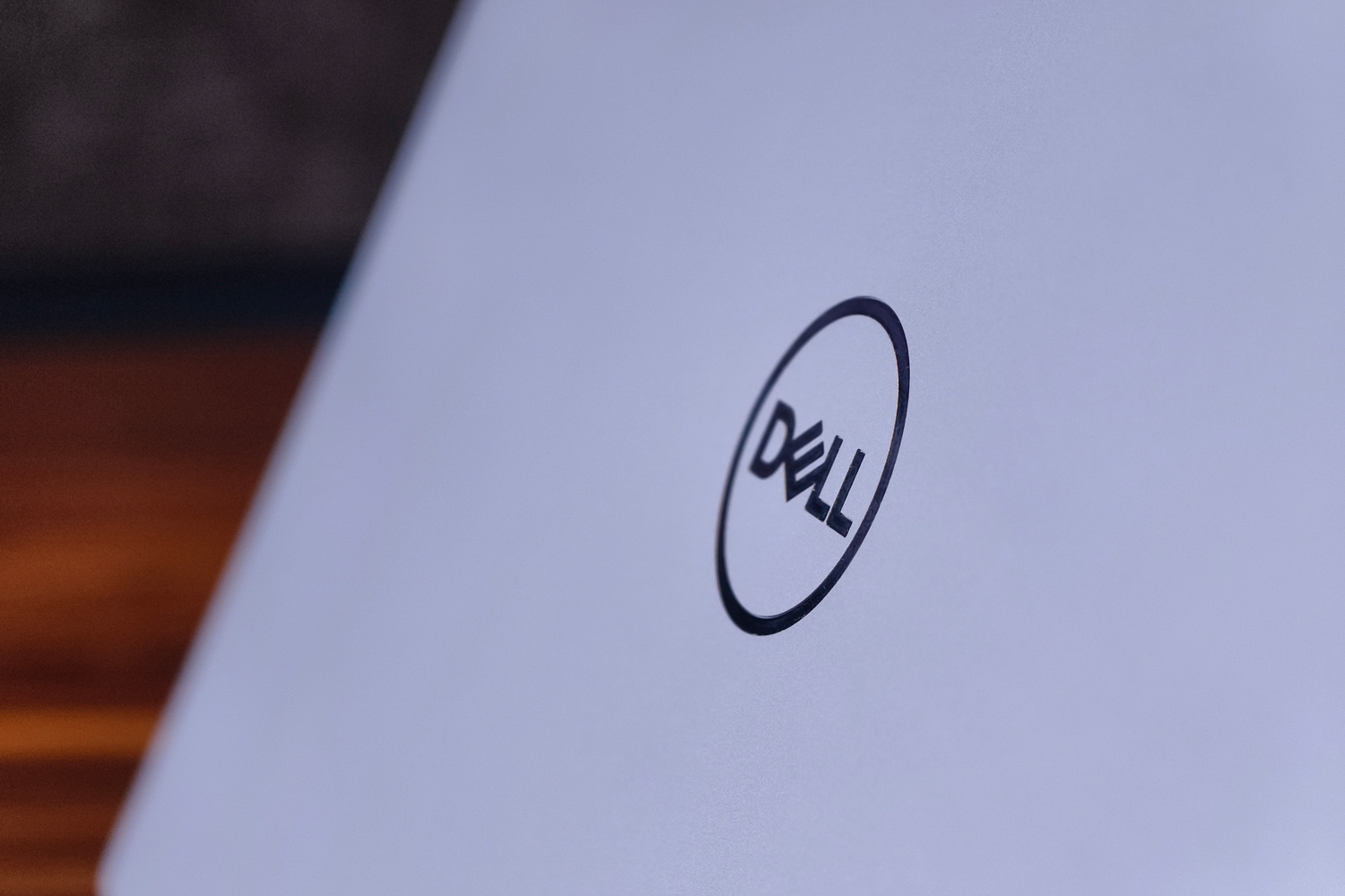 Dell XPS 13 Intel review lid logo