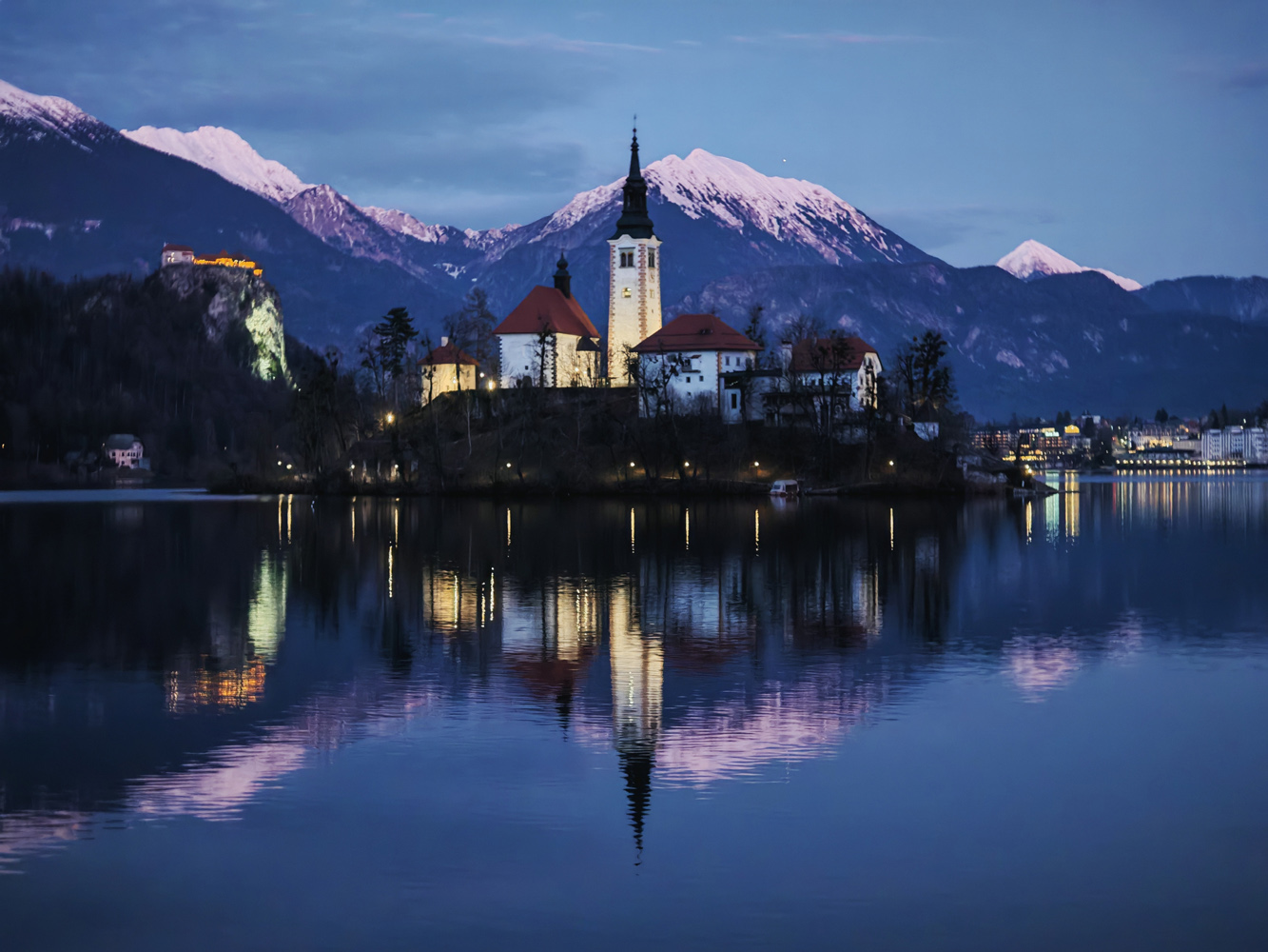 Honor Magic 7 Pro camera sample lake bled night 3x