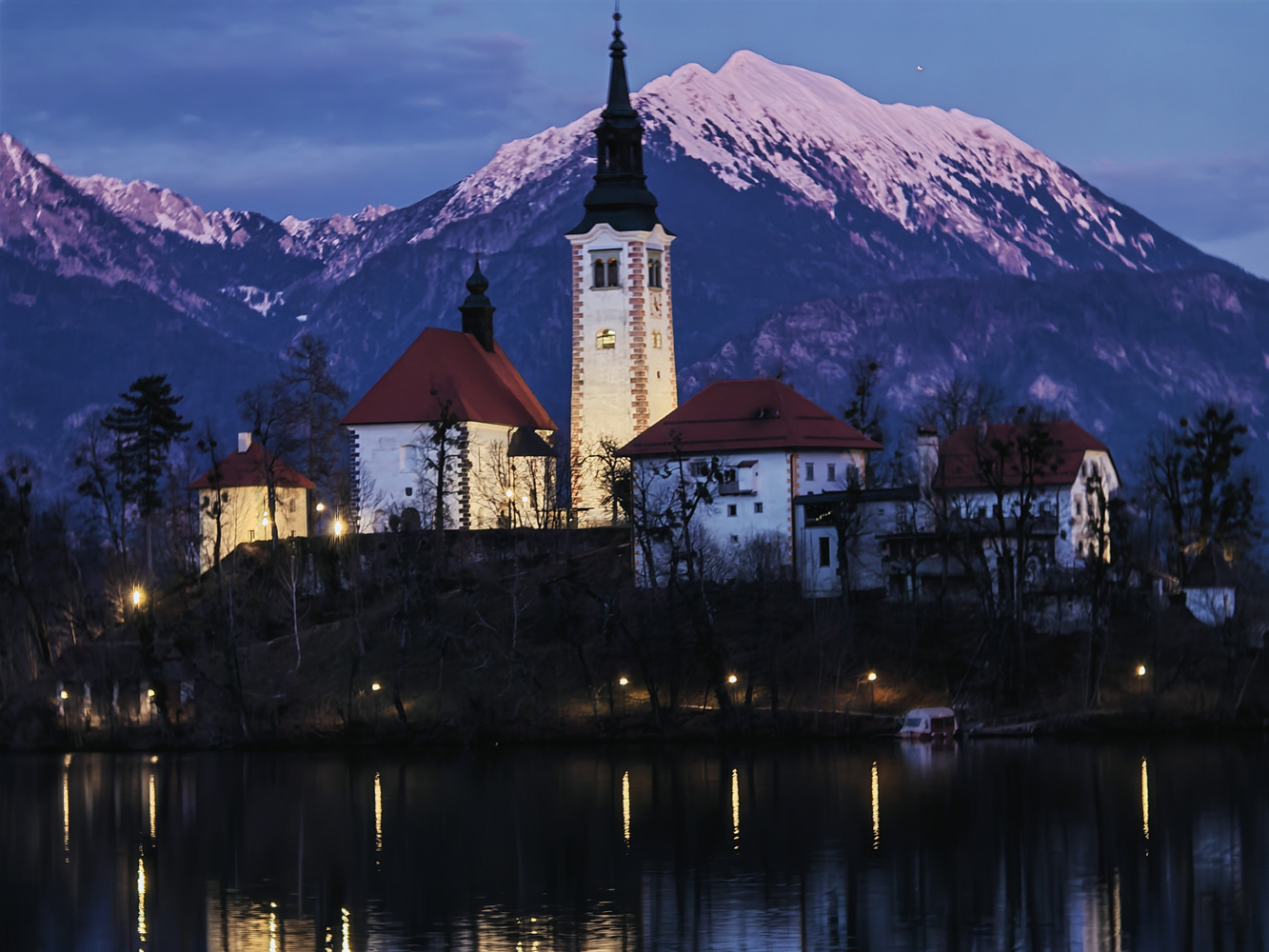 Honor Magic 7 Pro camera sample lake bled night 6x