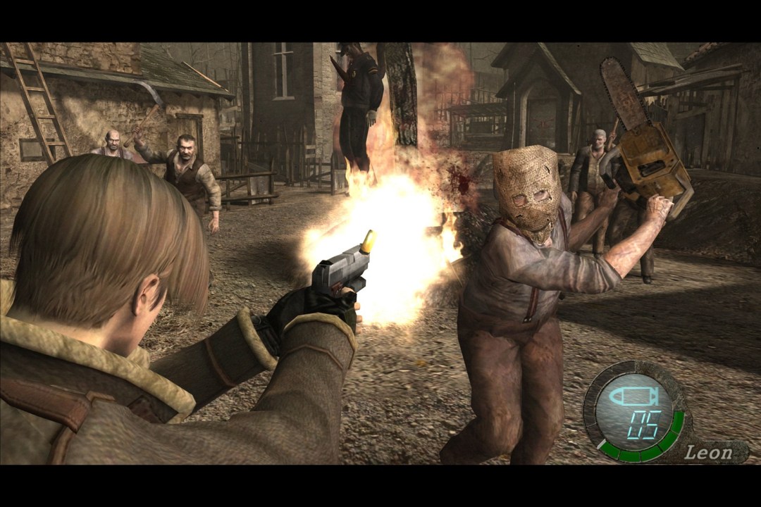 Resident Evil 4: Leon takes on Chainsaw Man