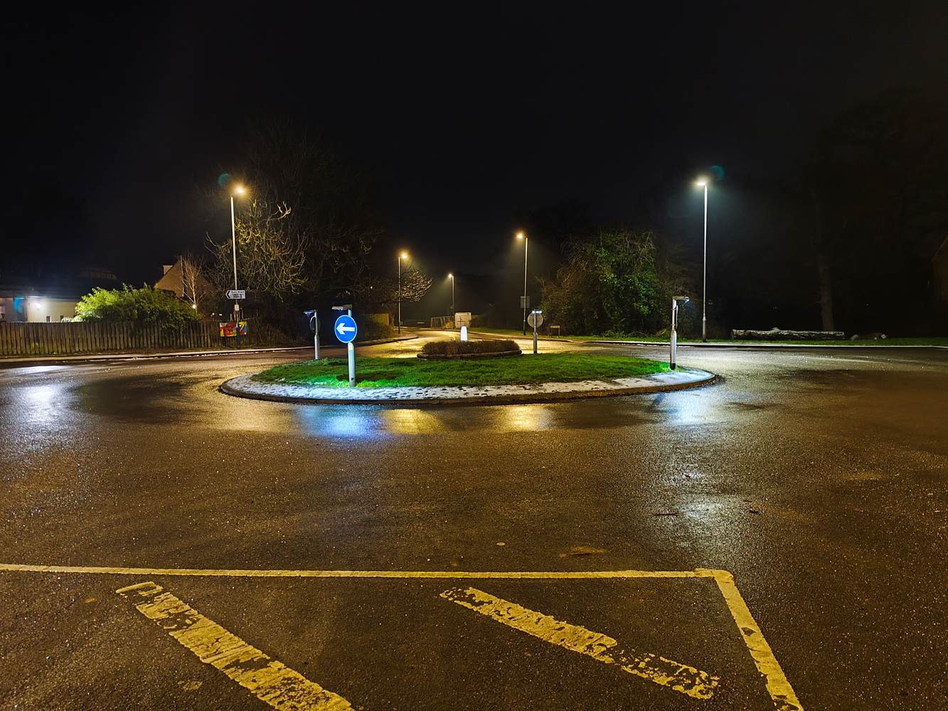 Redmi Note 14 Pro Plus camera low light roundabout