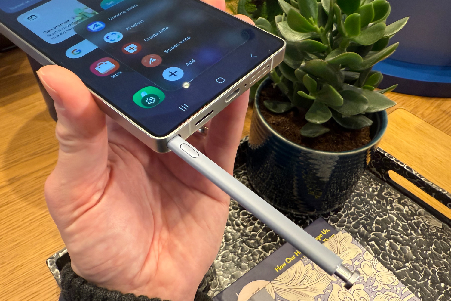 Samsung Galaxy S25 Ultra hands-on S pen