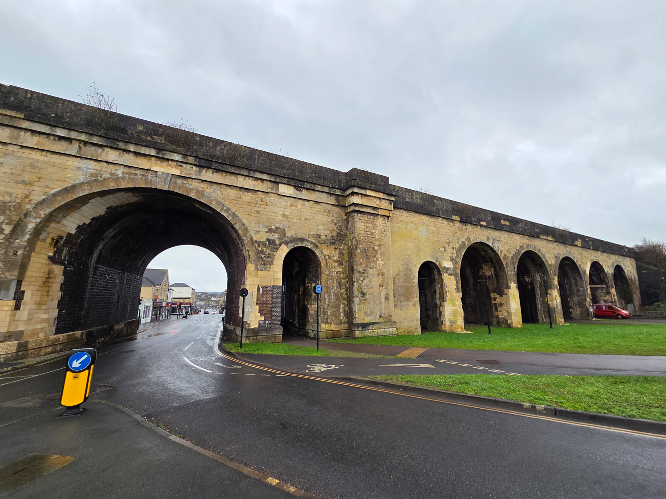 Samsung Galaxy S25 camera samples rail bridge ultrawide