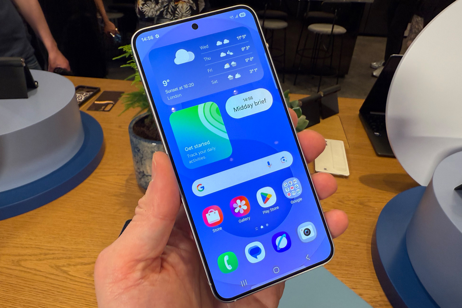 Samsung Galaxy S25 hands-on homescreen