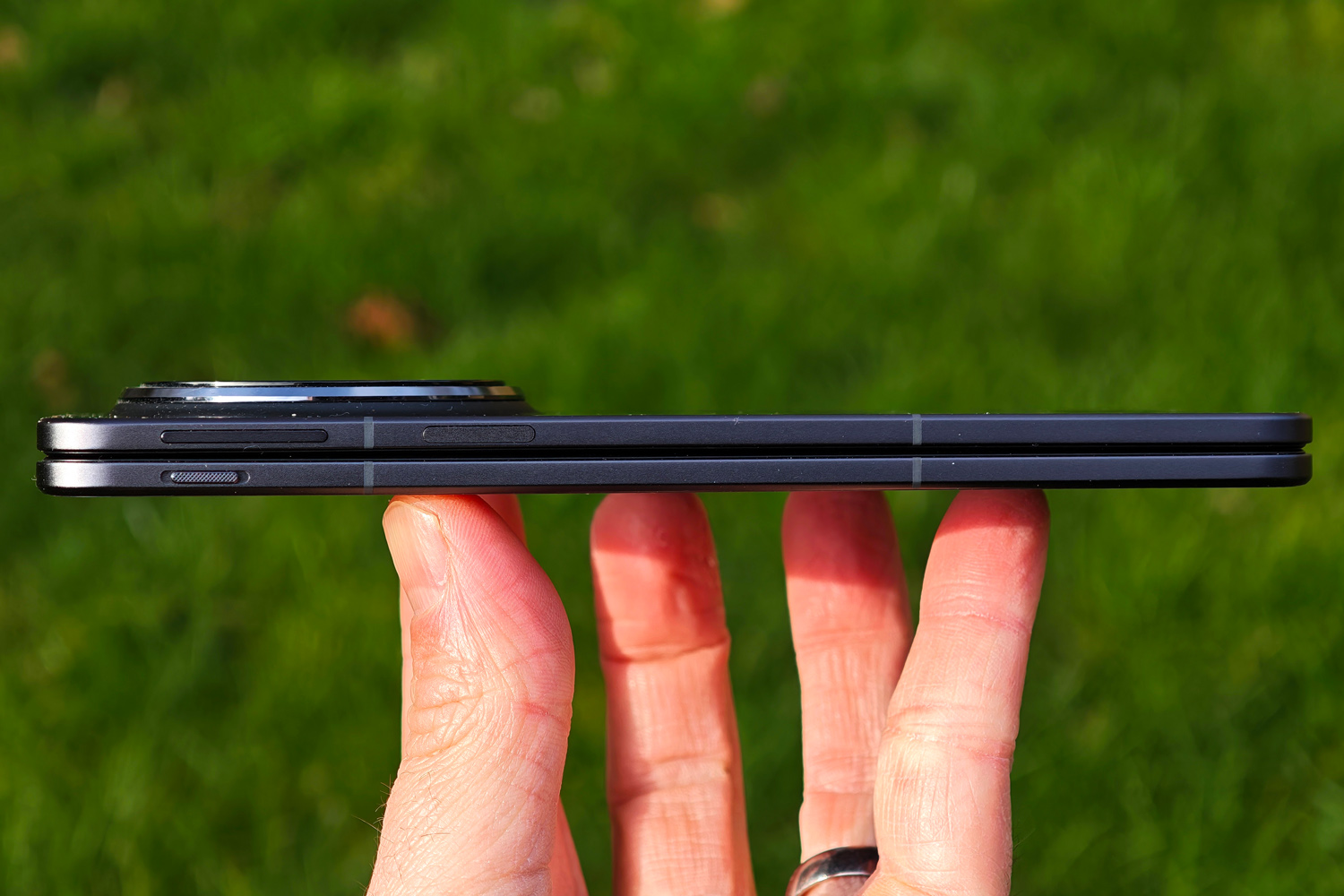 Oppo Find N5 review side profile closed