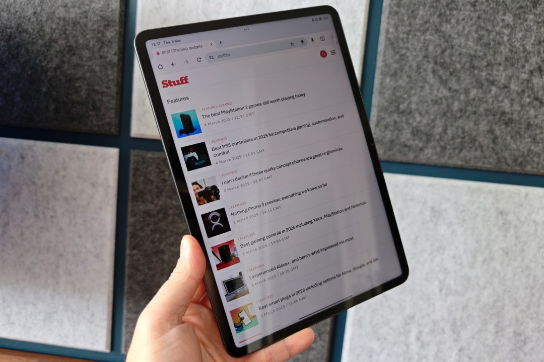 Xiaomi Pad 7 Pro review in hand front